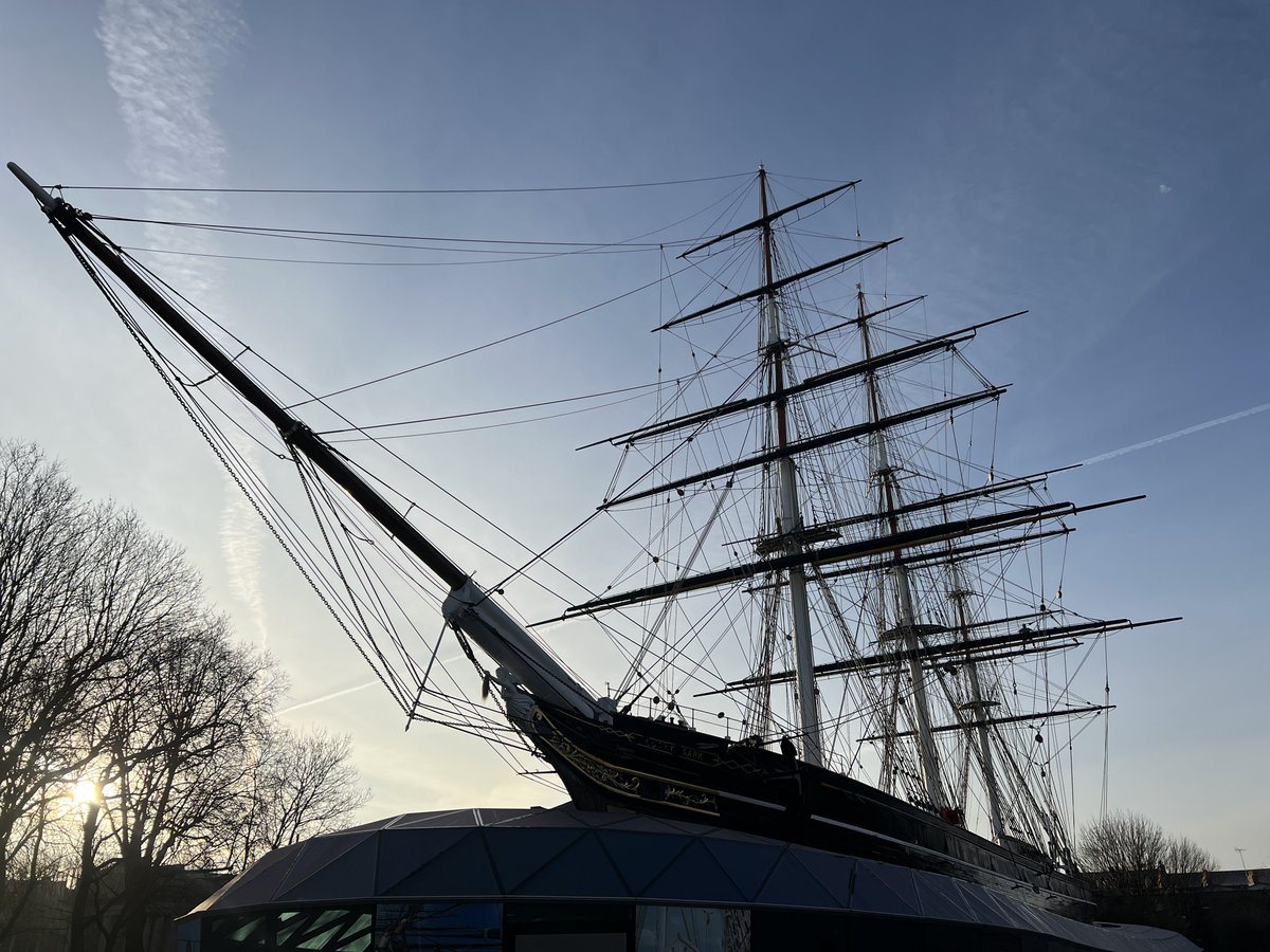 Jim_B_71's tweet photo. Perfect ten on the Thames - glorious morning 🌅#london #thames #riverthames #thamespath #greenwich #sunrise #spring #springsun #springsunrise #cuttysark #canarywharf #towerbridge #theshard https://t.co/cUgJp1EZy6