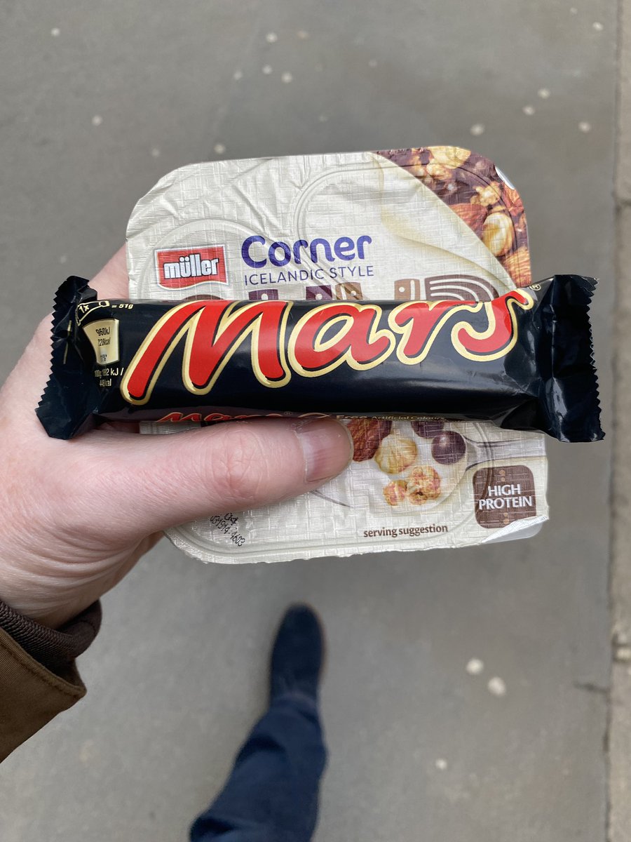 philjcarter's tweet image. Just invested (bought) a box of #marsbars as @ChrisMoyles on @RadioX confirmed the budget will be increasing prices. It must be true….. 😲