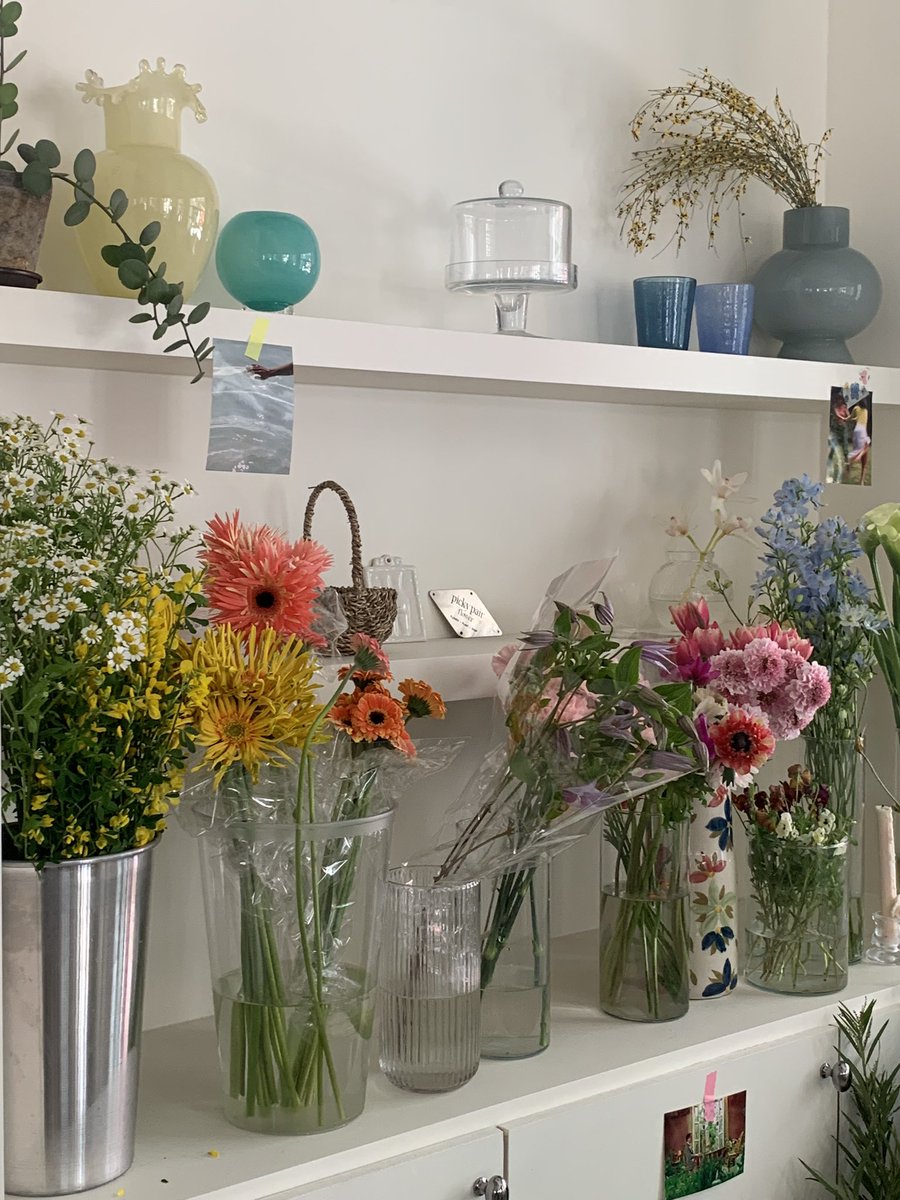 fromxummer's tweet image. 사랑한다는 말 대신 꽃을 내밀고 싶어요