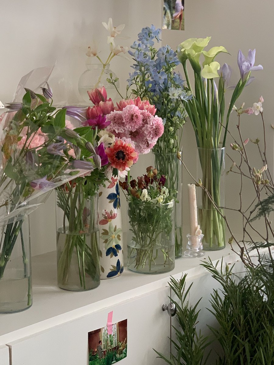 fromxummer's tweet image. 사랑한다는 말 대신 꽃을 내밀고 싶어요