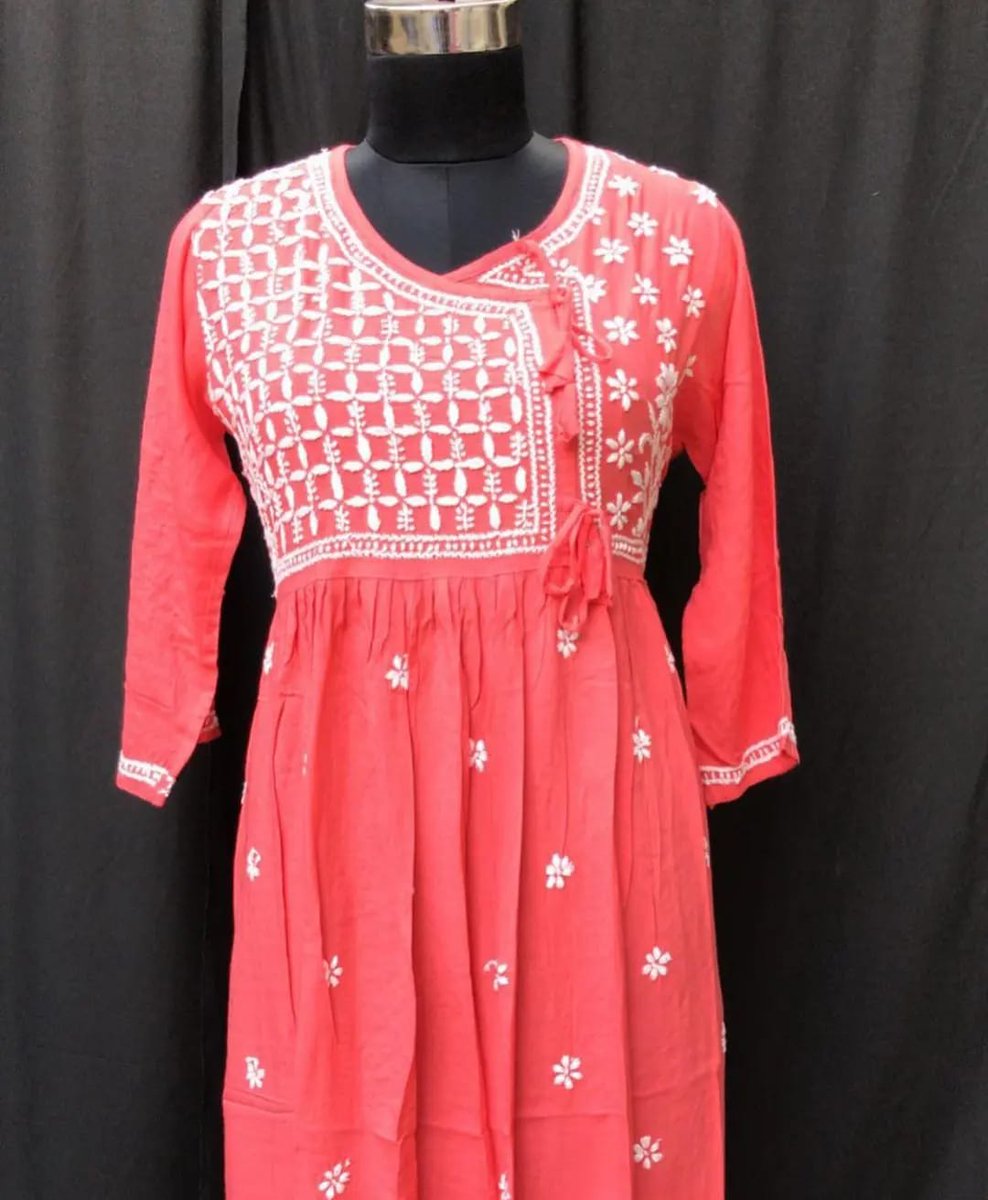 AwadhChikan's tweet photo. Very Classy modal long dress with white chikankari work is perfect for your Desi girl vibe.
Always a go to, Classic white long chikankari kurta is an evergreen piece of clothing that every woman should own. 

*Kurta*
Fabric-modal cotton
Size- 36-44 https://t.co/ENpPHbTRxZ
