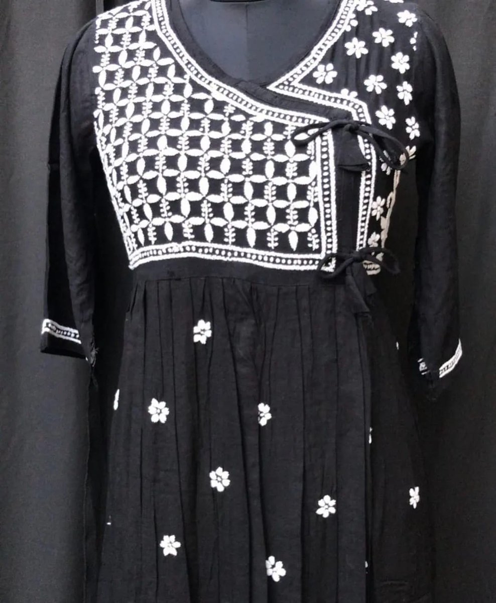 AwadhChikan's tweet photo. Very Classy modal long dress with white chikankari work is perfect for your Desi girl vibe.
Always a go to, Classic white long chikankari kurta is an evergreen piece of clothing that every woman should own. 

*Kurta*
Fabric-modal cotton
Size- 36-44 https://t.co/ENpPHbTRxZ