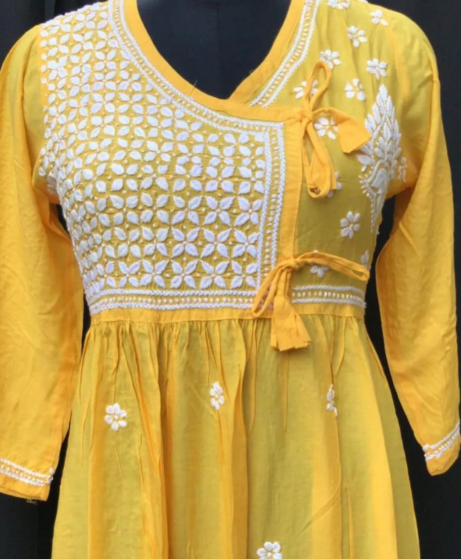 AwadhChikan's tweet photo. Very Classy modal long dress with white chikankari work is perfect for your Desi girl vibe.
Always a go to, Classic white long chikankari kurta is an evergreen piece of clothing that every woman should own. 

*Kurta*
Fabric-modal cotton
Size- 36-44 https://t.co/ENpPHbTRxZ