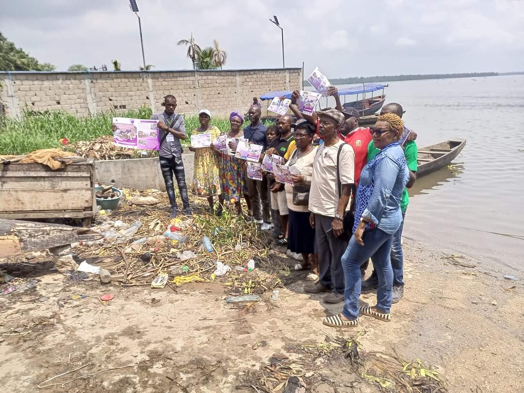 kuepouo's tweet photo. CREPD is instrumental in engaging fishermen community in #PlasticPolluion reduction in Cameroon. Discarded fishing nets contribute to plastic emissions into the Ocean from Wouri River #DoualaMetropolitan
@BRSConventions
@brsmeas
@GAIAnoburn
@Minepded1 https://t.co/ur533zTKno