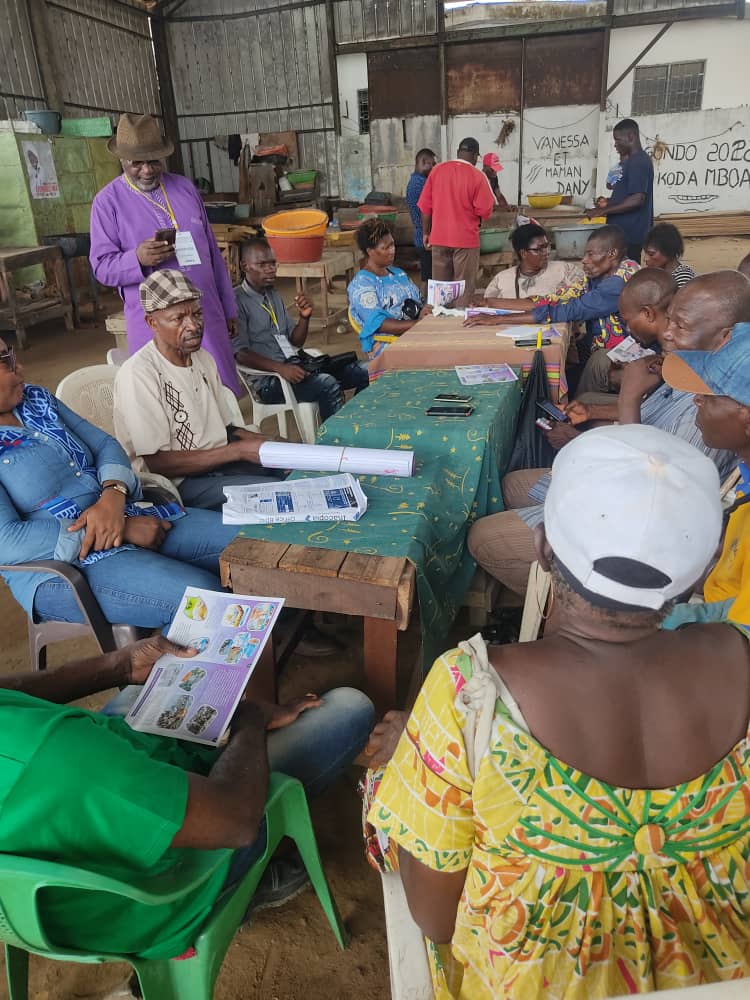 kuepouo's tweet photo. CREPD is instrumental in engaging fishermen community in #PlasticPolluion reduction in Cameroon. Discarded fishing nets contribute to plastic emissions into the Ocean from Wouri River #DoualaMetropolitan
@BRSConventions
@brsmeas
@GAIAnoburn
@Minepded1 https://t.co/ur533zTKno