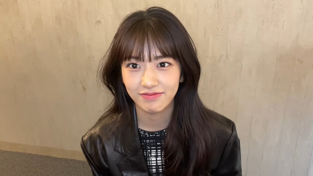 yujinsource's tweet photo. an yujin in a leather jacket 🫠 https://t.co/PV4exkJYpJ