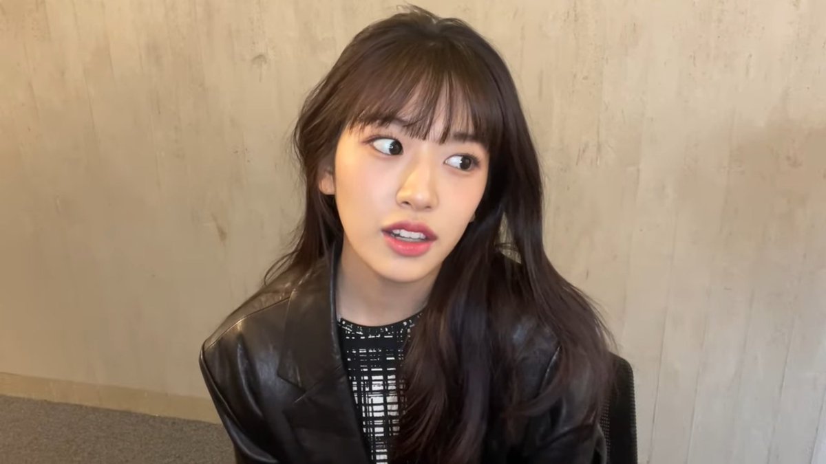 yujinsource's tweet photo. an yujin in a leather jacket 🫠 https://t.co/PV4exkJYpJ