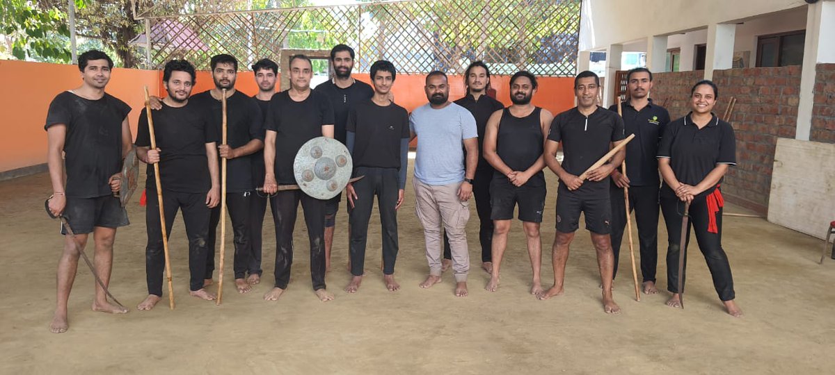 DelhiKalari's tweet photo. TAKE ALL YOUR TIME TO BUILD YOUR OWN COMMUNITY. 

Never rush this process and see how wonderful things you become capable of unlocking and achieving. 

#team
#tipoftheweek #kalaripayattu #shintomathew https://t.co/2jhgUDiQcP