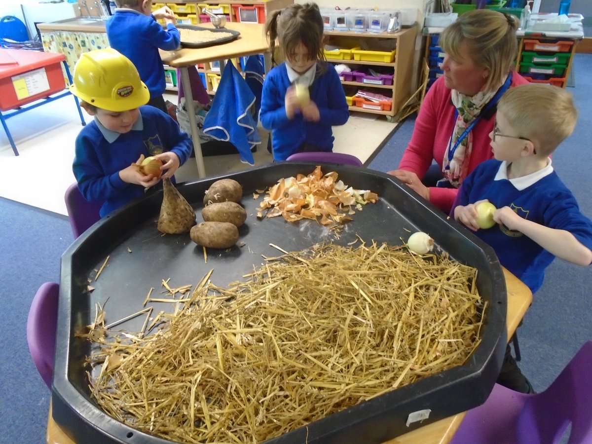 A huge thank you to Mrs Stanley for coming into school and telling us about her farm! She talked to us about the crops and vegetables they produce, how they grow and change and the journey they take to arrive in our supermarkets.