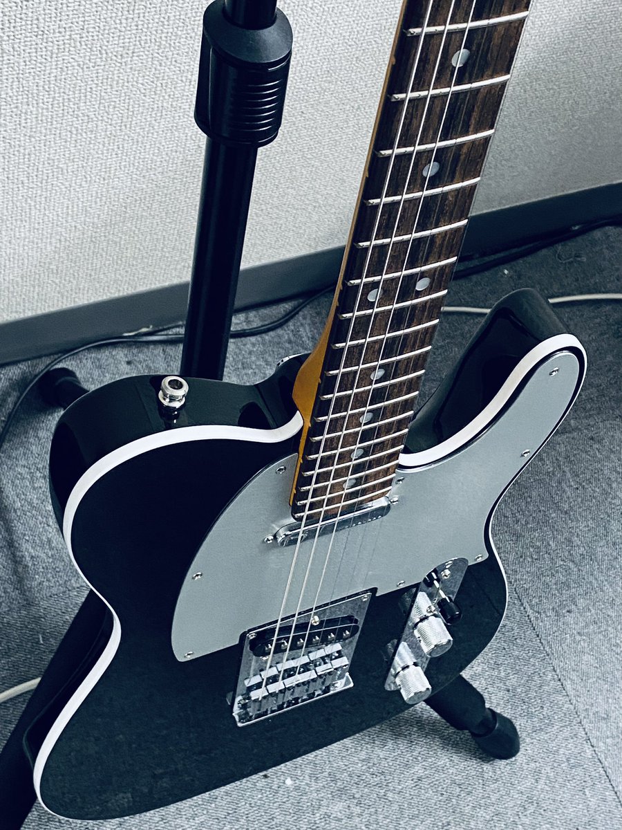 受け取りました。すごいボリューム
そしてお疲れさまのギター 