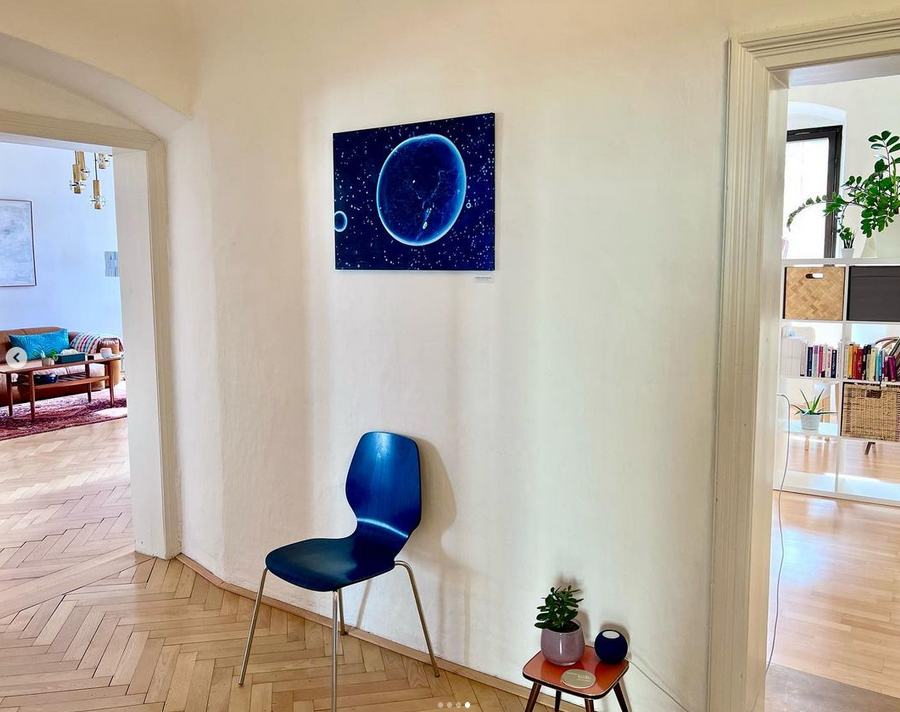 Kweisleitner's tweet photo. #Polar #Science meets #Psychotherapy:
Mutpraxis hosts our icy themed canvas prints in #Innsbruck
The cryoconite hole on canvas is also part of this publication: https://t.co/JydtlglWsm
#ibkwit https://t.co/OrjR7qCwnW @AustrianPolar @SCAR_Tweets @daleandersen https://t.co/SONDdmYsRJ