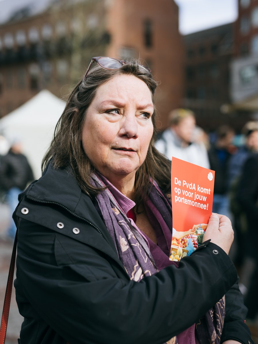 a_jongerius's tweet photo. Vandaag valt er wat te kiezen. Omkijken naar elkaar, eerlijk delen en samen werken aan een sociale toekomst voor iedereen.
Laat links ⬅️ de grootste worden. Stem PvdA!🌹
#Linksewolk #15maart #PS2023 #StemPvdA https://t.co/QfQcH7x4Ec