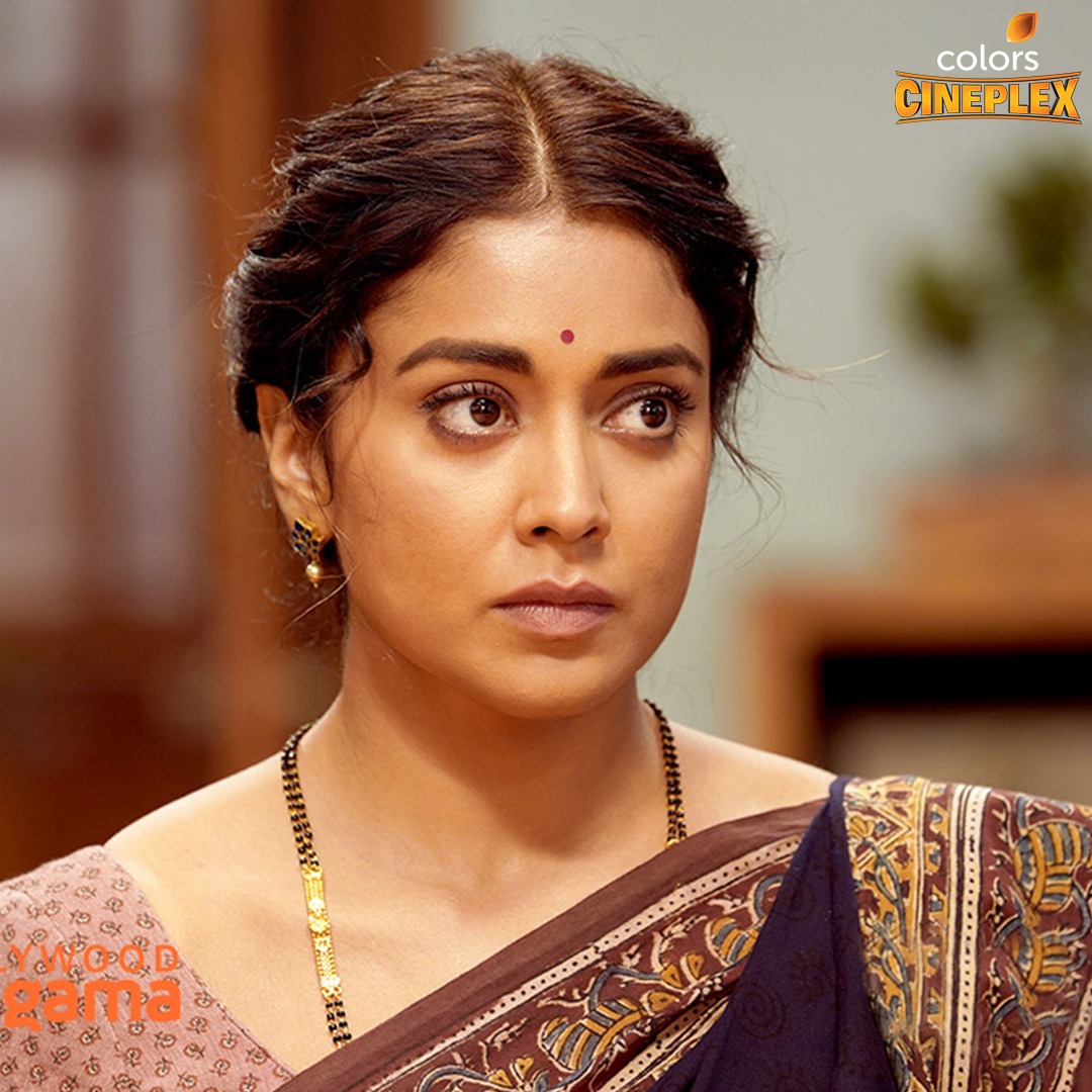 Colors_Cineplex's tweet photo. Gaur se dekhiye inn drishyon mein bahot se raaz chupe hue hai 👀

25th March, raat 8 baje, dekhiye #Drishyam2 ka World Television Premiere, sirf #ColorsCineplex par. 

@ajaydevgn @shriya1109  @ishidutta  #AkshayeKhanna 

#Drishyam2OnColorsCineplex #CaseReopens https://t.co/ULUgYppZvq