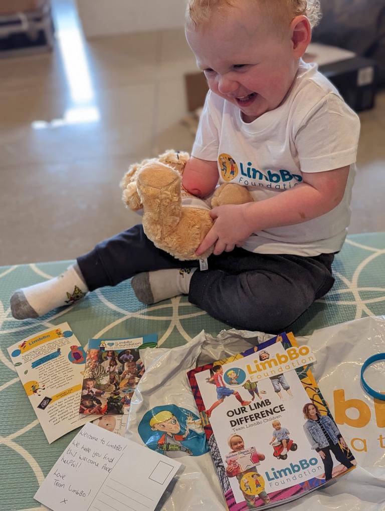 LBofoundation's tweet photo. I couldn’t love this photo any more! This is what finding your tribe looks like - #totaljoy @KoalaaCommunity #limbdifferenceawareness #teamlimbBo https://t.co/JswXTN2X2u