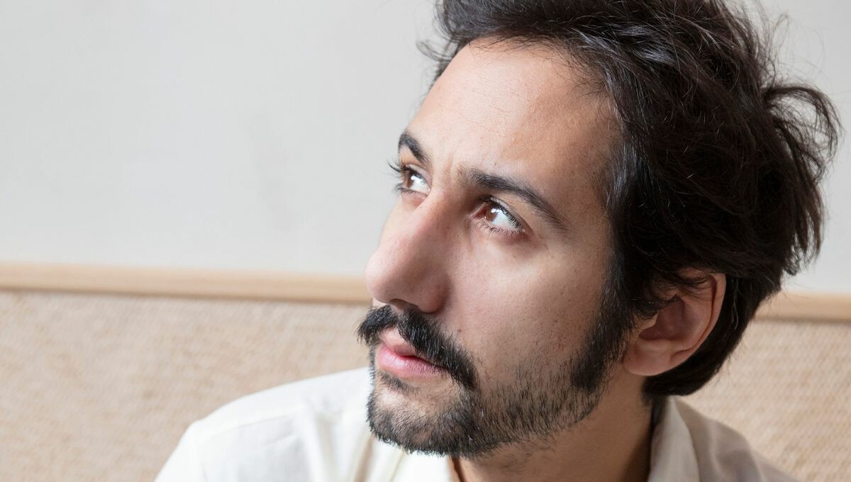 "La poésie c'est un contre-pouvoir sans pouvoir, qui décide de déposer les armes."

Arthur Teboul, chanteur et parolier du groupe Feu! Chatterton, était l'invité de <a href="/LeaSalame/">Léa Salamé</a> pour son premier recueil de poésie "Le Déversoir. Poèmes minute". ➡️ l.franceinter.fr/Vn4