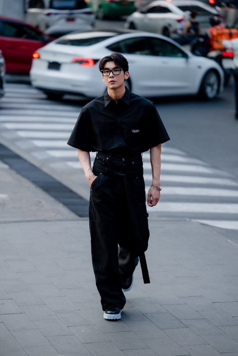 SolSkipperCo's tweet photo. “Exactly the Opposite”
#OffWhite #OffWhiteSS23 #OffWhiteBangkok @off___white

Discover more at Off-White™ boutiques or Line Official Account (@) offwhitebangkok

@MSuppasit 
#MewSuppasit https://t.co/uyNEN3s4og