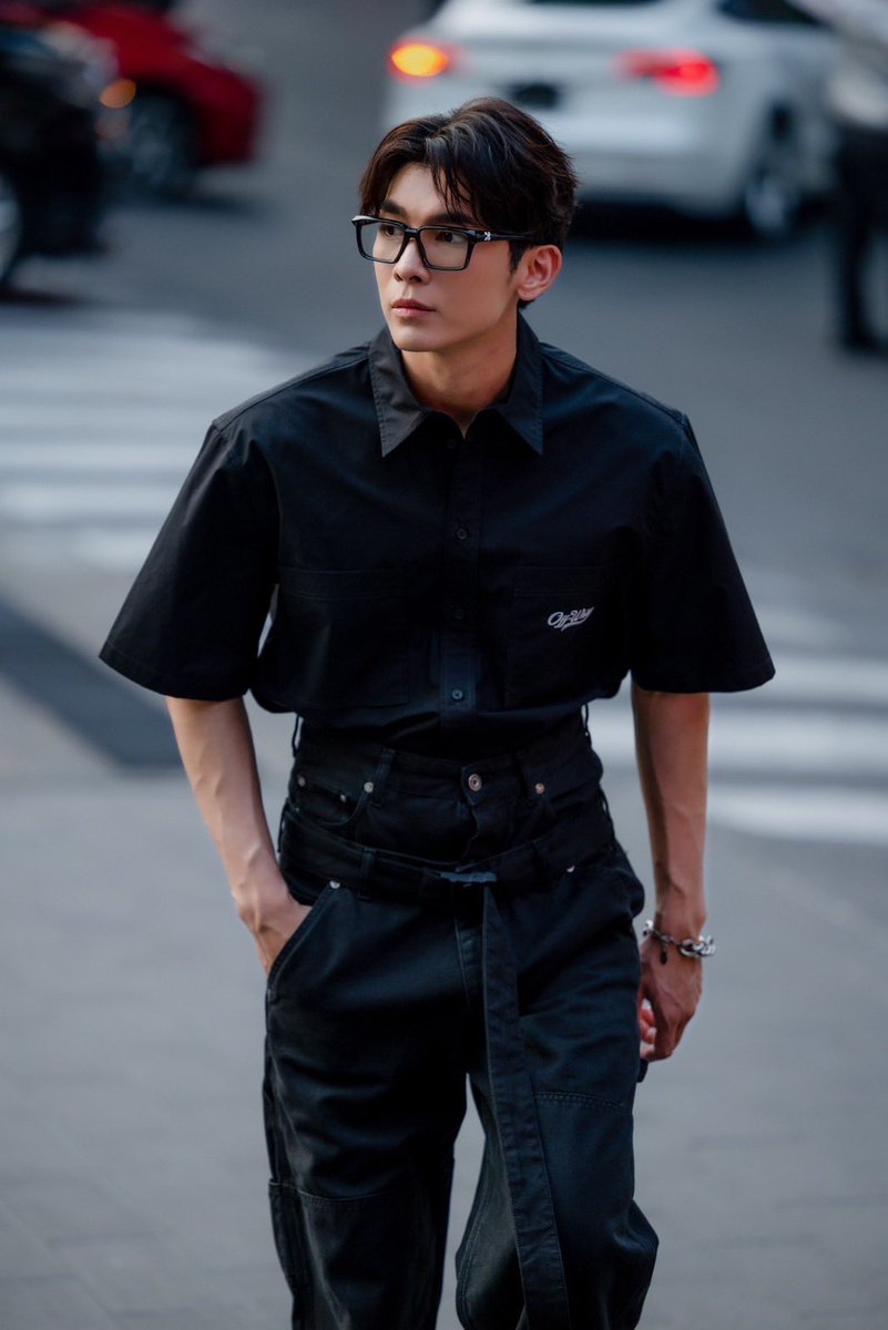 SolSkipperCo's tweet photo. “Exactly the Opposite”
#OffWhite #OffWhiteSS23 #OffWhiteBangkok @off___white

Discover more at Off-White™ boutiques or Line Official Account (@) offwhitebangkok

@MSuppasit 
#MewSuppasit https://t.co/uyNEN3s4og
