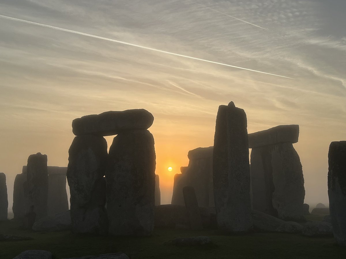 Sunrise at Stonehenge today (15th March) was at 6.22am sunset is at 6.11am 🌤