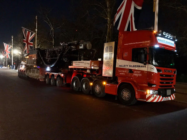 TruckingJobsUK's tweet photo. STGO Cat 3 Heavy Haulage Driver Job – Hallett Silbermann Swain Group Hatfield AL9 £58,000 - £62,000 a year https://t.co/yyr1RxRWQz #Class1DriverJobs #HeavyHaulageJobs https://t.co/vJdTSrHowT