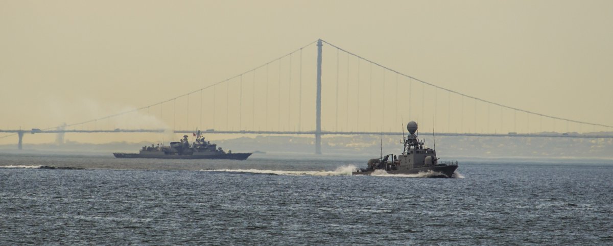 volkancordan's tweet photo. #TurkishNAVY🇹🇷 "gatekeeper" at Osmangazi Bridge. In front #P346 TCG GURBET, behind #F246 TCG SALIHREIS frigate.
#donanma #denizkuvvetleri #nato #türkiye #navy #körfez #osmangaziköprüsü #kocaeli https://t.co/IKKbe395Eo