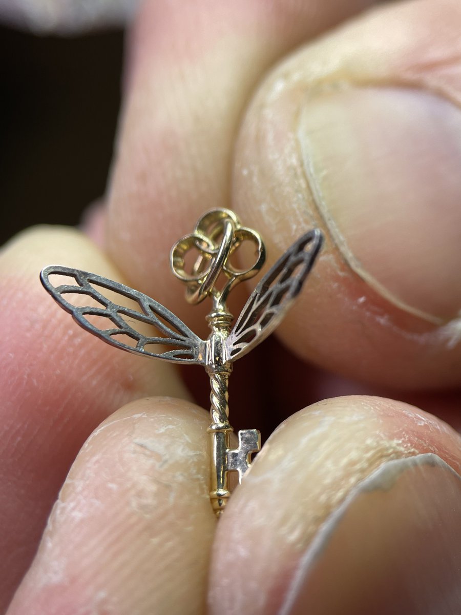 freeman_design's tweet photo. Our beautiful #Wingkey #Harrypotter
~made in 14k yellow gold with platinum wings. https://t.co/qltM6GxW52