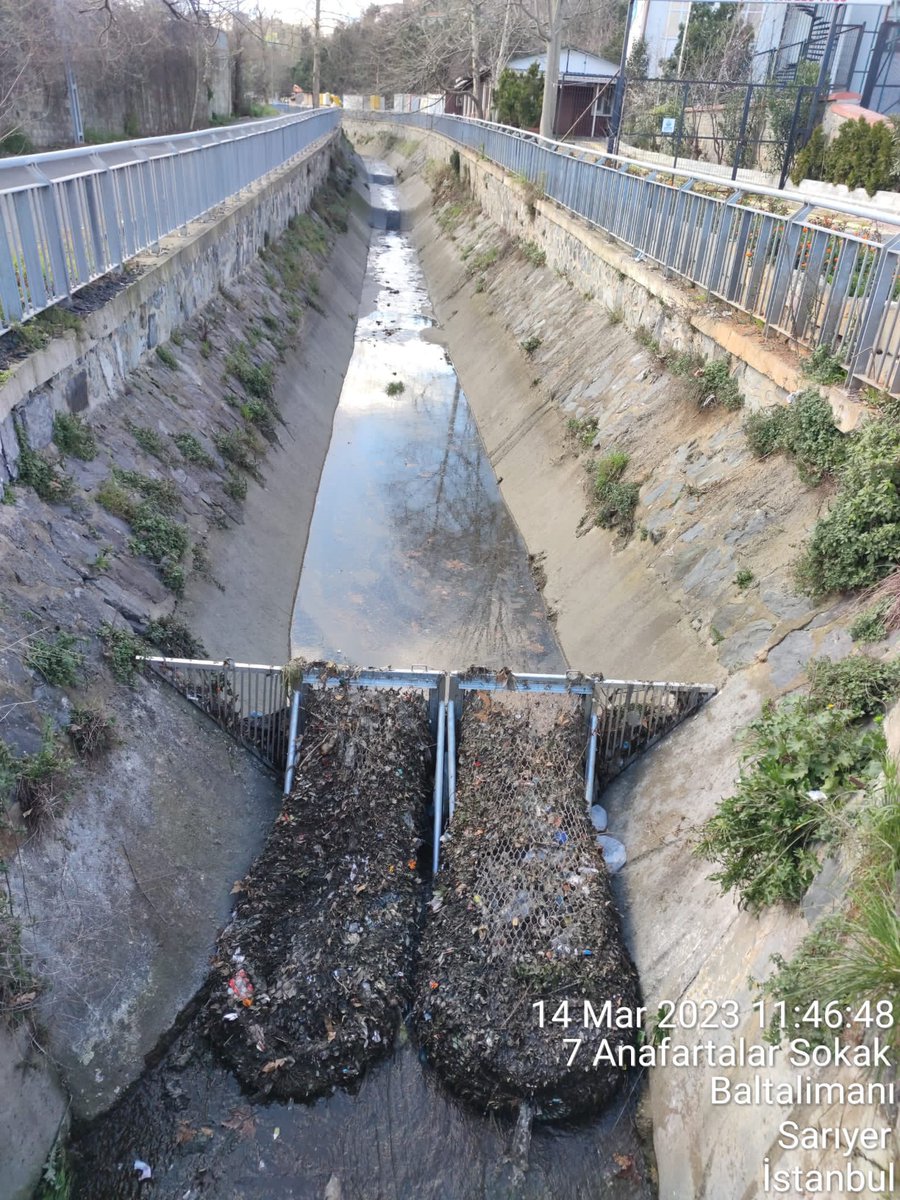 Çöp file uygulamamız sonuç vermeye başladı. Yağmur sonrası yapılan kontrollerde, filelere takılan çöplerin denize gitmesi engellendi. Baltalimanı-Kavakpınar deresi.
Temiz çevre, temiz İstanbul <a href="/iskignmudurlugu/">İSKİ Genel Müdürlüğü</a>