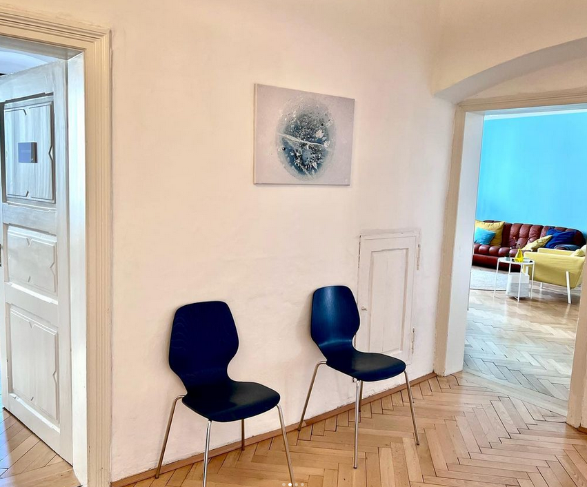 Kweisleitner's tweet photo. #Polar #Science meets #Psychotherapy:
Mutpraxis hosts our icy themed canvas prints in #Innsbruck
The cryoconite hole on canvas is also part of this publication: https://t.co/JydtlglWsm
#ibkwit https://t.co/OrjR7qCwnW @AustrianPolar @SCAR_Tweets @daleandersen https://t.co/SONDdmYsRJ