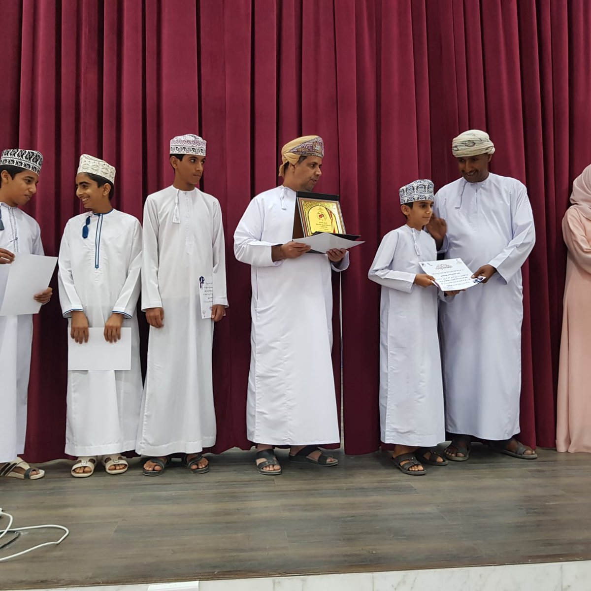 albraa_school's tweet photo. حصلت مسرحية (الكابوس) تأليف وإخراج /أ. سعيد الشكيلي معلم مجال ومشرف نشاط مسرحي بالمدرسة على درع مهرجان المسرح المدرسي للمركز الخامس في التمثيل الدرامي ، وشهادة الإجادة في مجال الديكور المسرحي وذلك ضمن المهرجان الذي تنظمه دائرة التوجيه المهني والإرشاد الطلابي https://t.co/atOFS5jZtu