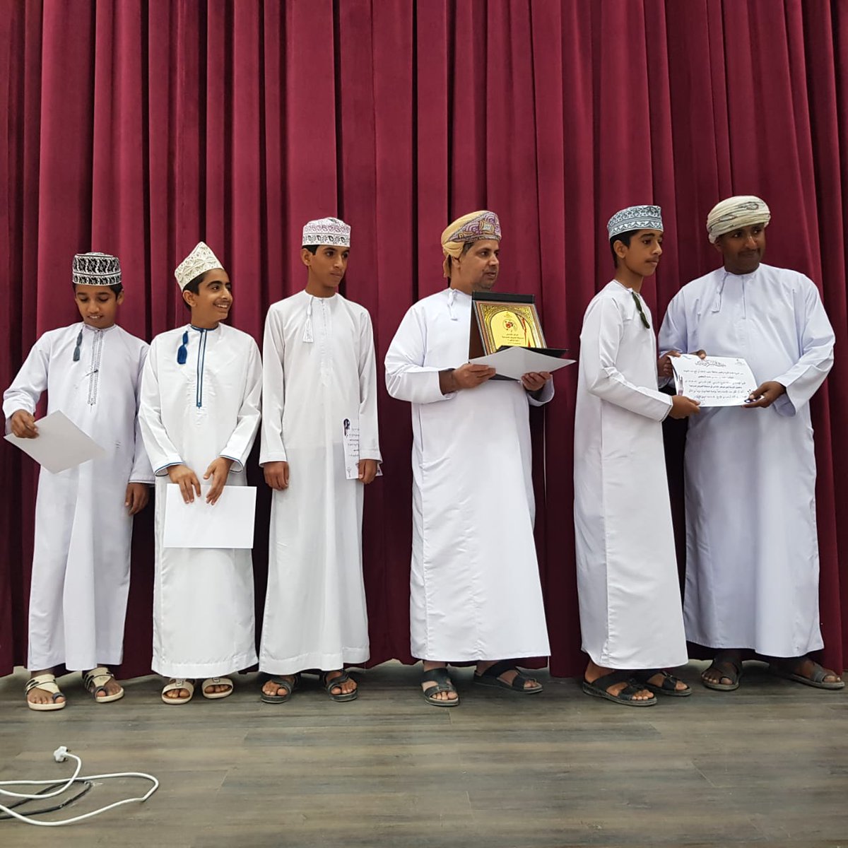 albraa_school's tweet photo. حصلت مسرحية (الكابوس) تأليف وإخراج /أ. سعيد الشكيلي معلم مجال ومشرف نشاط مسرحي بالمدرسة على درع مهرجان المسرح المدرسي للمركز الخامس في التمثيل الدرامي ، وشهادة الإجادة في مجال الديكور المسرحي وذلك ضمن المهرجان الذي تنظمه دائرة التوجيه المهني والإرشاد الطلابي https://t.co/atOFS5jZtu