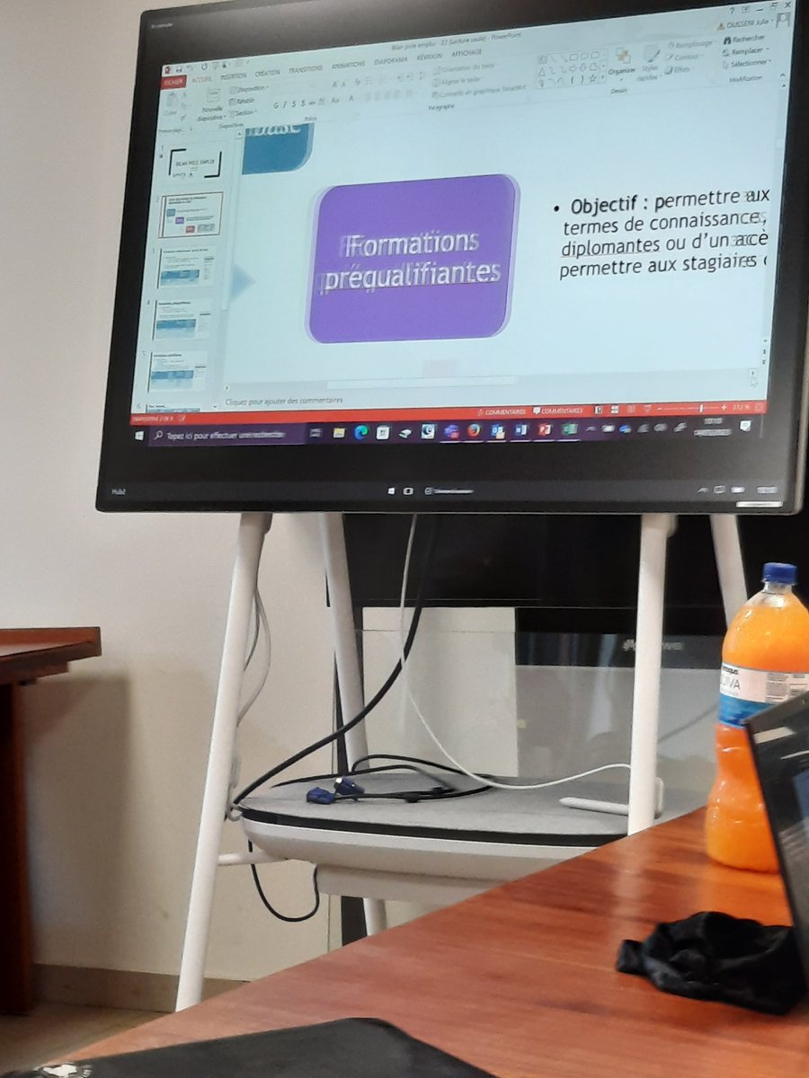 KuolaG's tweet photo. Les #OF présentant leur bilan d insertion (FOR1) 2022 relatif aux #actionsdeformation engagées avec #PE, en présence du Directeur Régional,  Mr SAINT-ETIENNE. https://t.co/hcYuaBr0EJ