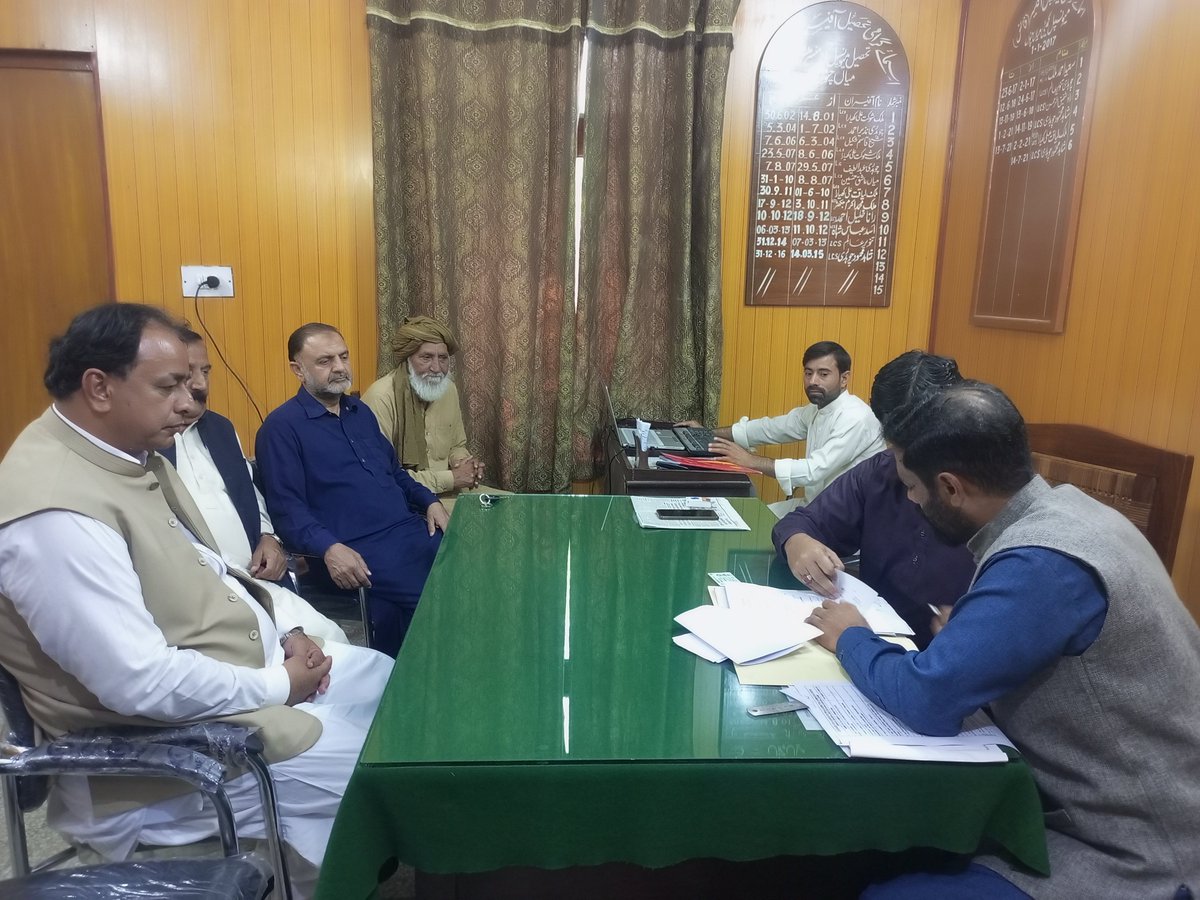 zahidbukhariPTi's tweet photo. سابق تحصیل صدر وامیدوار برائے صوبائی اسمبلی حلقہPP.207 میاں چنوں پیر عمران شاہ کھگہ اپنے کاغذات نامزدگی ��مع کروا دیئے..!!!
#ان_شاءاللہMPA
#pir_m_imran_shah_khagga
#PTIMianChannu
#MPA #Pp207 https://t.co/kPNKiseuN7