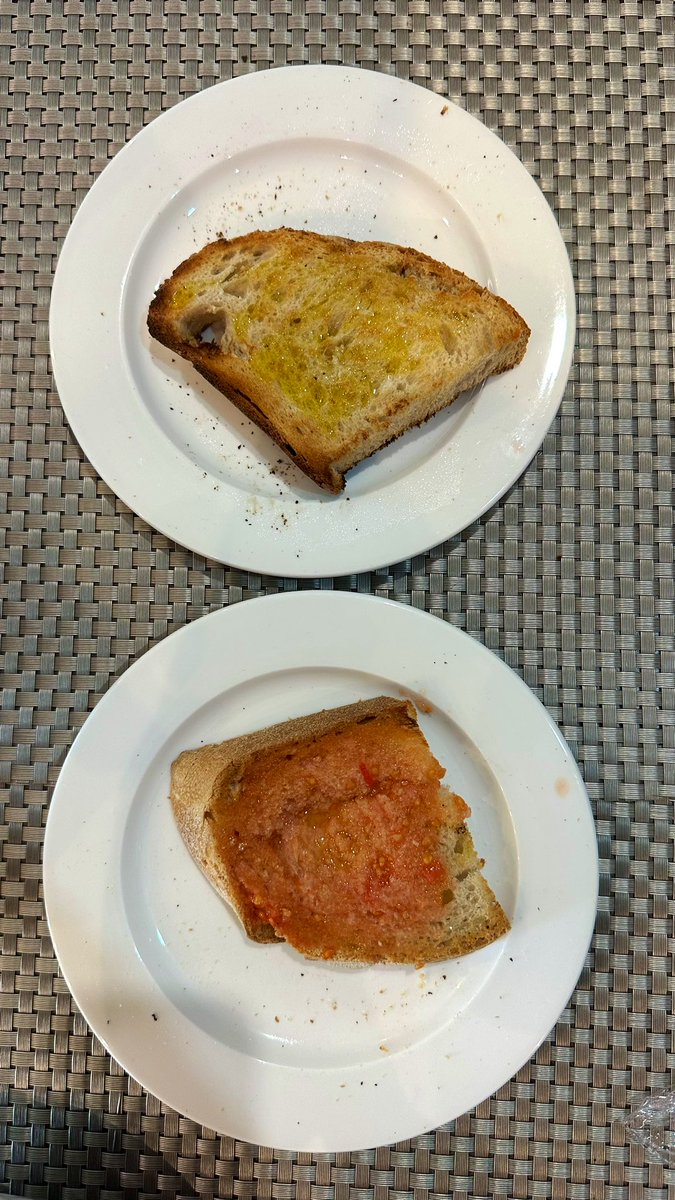 SltCnmg's tweet photo. Ya estamos en casa después del #SaltaConGTC recordando nuestros desayunos 🤤
¿Eres equipo “con tomate” o equipo “sin tomate”? 🤔
#GrandTourCataluña https://t.co/aEDMAWhx3l