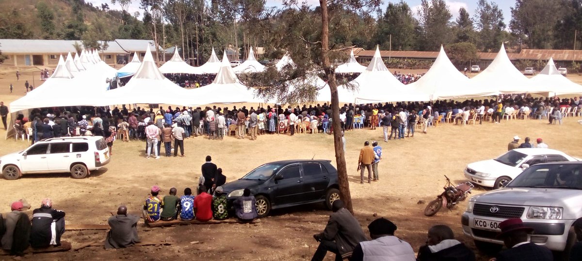 Mwalimu mkuu wa shule ya upili ya Mutunguru Igoji, Imenti South Henry Ntonjira Kiambati amezikwa nyumbani kwake eneo la Amwathi Igembe Kaskazini. Aliaga dunia mwezi machi, tarehe 4 akiwa shuleni baada ya kuzirahi wakati bweni moja shuleni humo liliteketea #Yanayojiri
