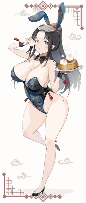 「(……この店、あのウェイトレスさんが料理持ってきてくれるときは、なーんかいつもより量が少ない気がするんだよなあ…)」 