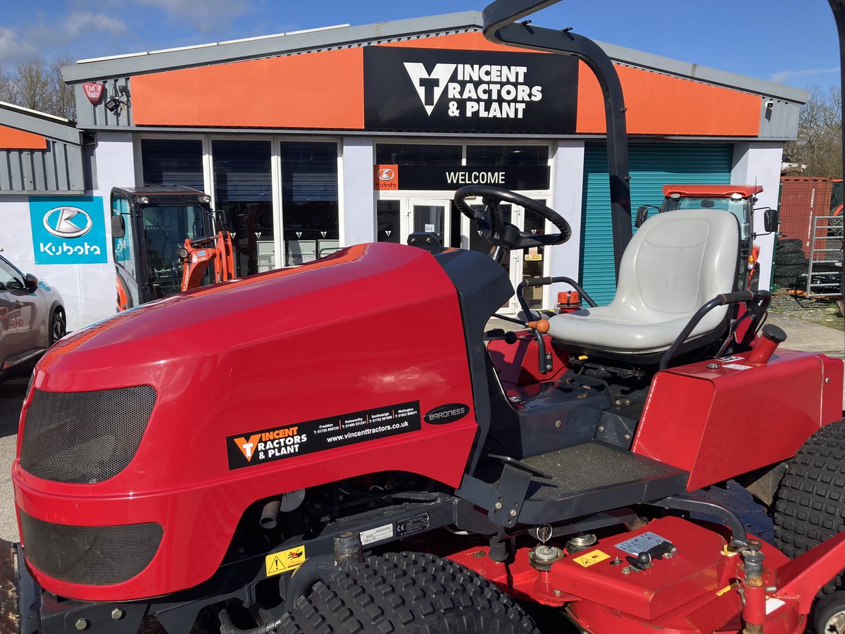 johnscottkubota's tweet photo. This quality used @baronessuk GM1700 mower heading off to its new Devon home. This 4WD slope mower and 60” floating deck gave an excellent finish. With its @KubotaUK diesel engine it’s very productive. Give @VincentTractors a call to discuss your needs. #usedandnew #baroness https://t.co/wQW2HZAcKS