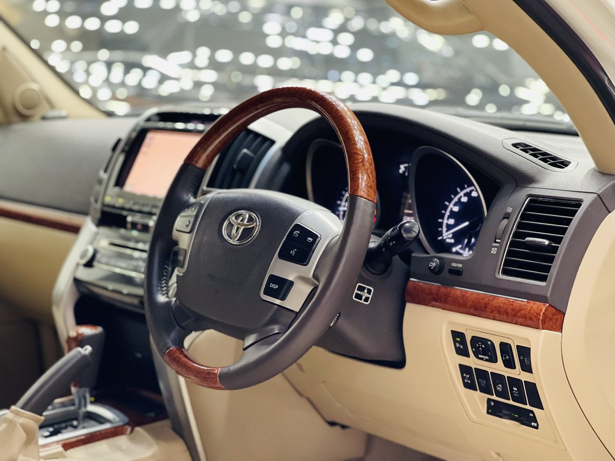 HsmMotors's tweet photo. Toyota_Land_cruiser #ZX
White with beige room #Full_house
2012 model Lahore registered 2016
Old parts available
0345 6666603 Rs=268 lacs
- - - - - - - - - - - - - -
Showroom Address:
Hafiz Sajjad Motors Lahore: 597-A Maulana Shoukat Ali Road Faisal Town Lahore https://t.co/EsEXyhGanI