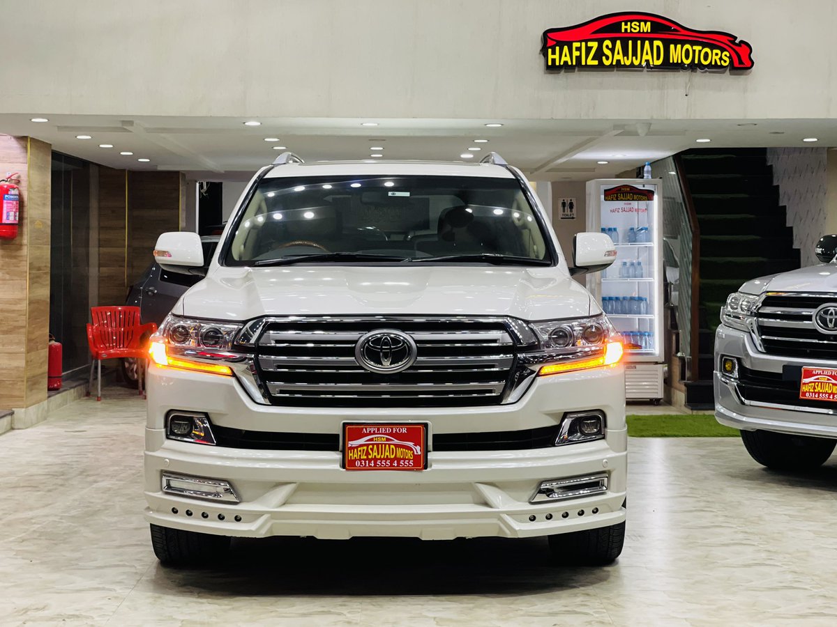 HsmMotors's tweet photo. Toyota_Land_cruiser #ZX
White with beige room #Full_house
2012 model Lahore registered 2016
Old parts available
0345 6666603 Rs=268 lacs
- - - - - - - - - - - - - -
Showroom Address:
Hafiz Sajjad Motors Lahore: 597-A Maulana Shoukat Ali Road Faisal Town Lahore https://t.co/EsEXyhGanI