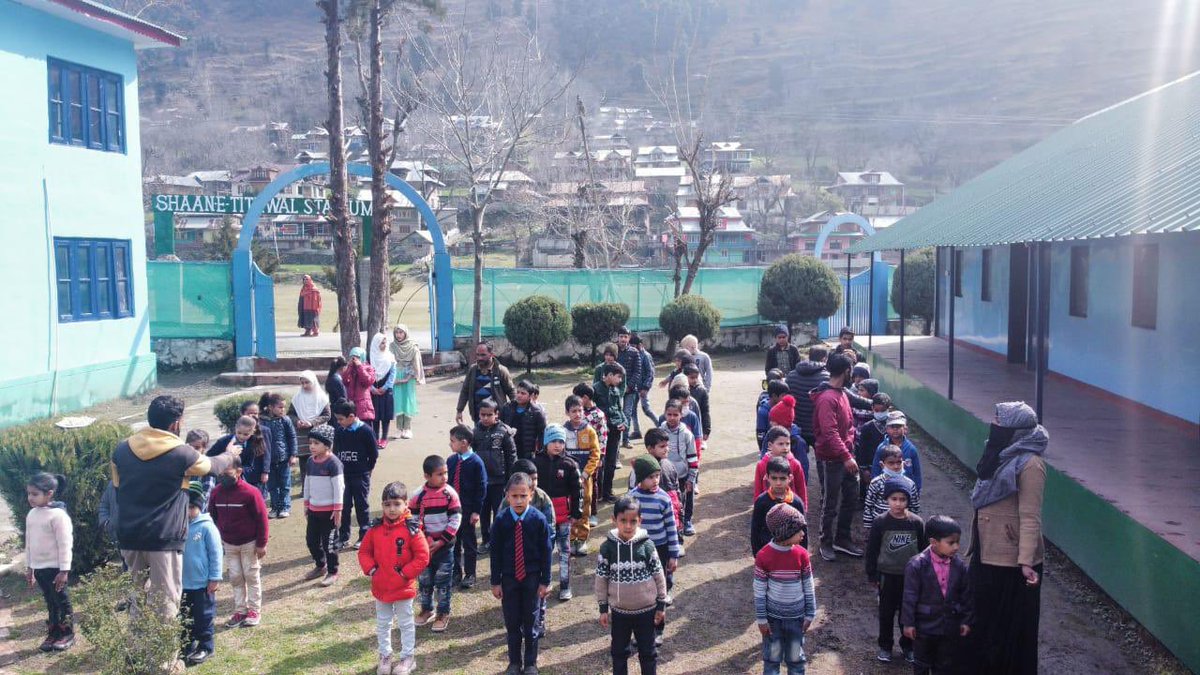gijojoseph1982's tweet photo. #Kids of #Kashmir Valley #JammuKashmir in joy to rejoin #ArmyGoodwillSchool for a new academic session to seek new lessons for a brighter #future #GetReadyForAGS @Tiny_Dhillon @umaskai @dcjammuofficial @dcbandipora @owais_ias @PIBHRD @PMOIndia @OfficeOfLGJandK @prodefencejammu https://t.co/nJPhZWUQfG