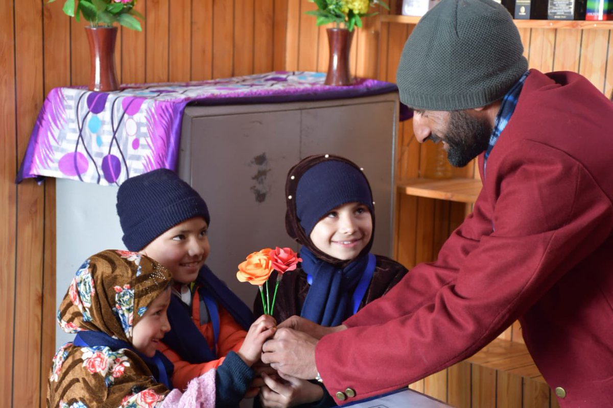 gijojoseph1982's tweet photo. #Kids of #Kashmir Valley #JammuKashmir in joy to rejoin #ArmyGoodwillSchool for a new academic session to seek new lessons for a brighter #future #GetReadyForAGS @Tiny_Dhillon @umaskai @dcjammuofficial @dcbandipora @owais_ias @PIBHRD @PMOIndia @OfficeOfLGJandK @prodefencejammu https://t.co/nJPhZWUQfG