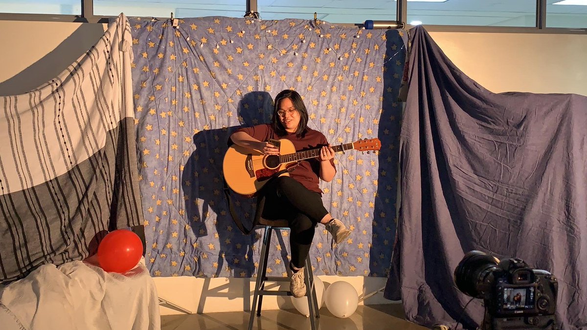USTSHSVirtuoso's tweet photo. Is it you? Is it me? No! It's "Vie" 🤩

Putting a smile on all of our faces as she serenades us 🎸

Another Beautiful Original Created by Althea Padilla ✨💞

Tune in now to hear her sing LIVE 🎤

#UpForASweetLullaby
#GettingTheZsWithVT
#GetTheJamsOn https://t.co/nJYCKabCDH