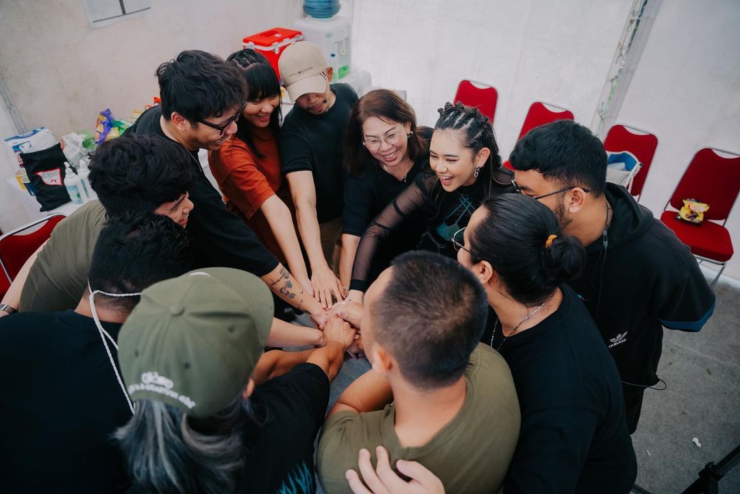 ZivellasOFC's tweet photo. Penampilan @zivamagnolyeah di Corfestival Cirebon. Terimakasih seluruh Panitia yg sudah mengundang Ziva utk menghibur warga cirebon, makasih juga buat zivellas cirebon yg udah dateng nonton Ziva 💛 Sehat &amp; bahagia selalu 🤗
📸 Hendri Sentosa
#ziva #zivamagnolya #zivellasofficial https://t.co/HvMbfXhxpB