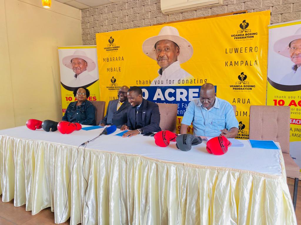 Amooti_Mami's tweet image. President @BoxingUganda  @muhangimo thanks Buganda and the president of uganda @KagutaMuseveni for the land provided in support for the boxing sport in Uganda 
#BoxingForAll