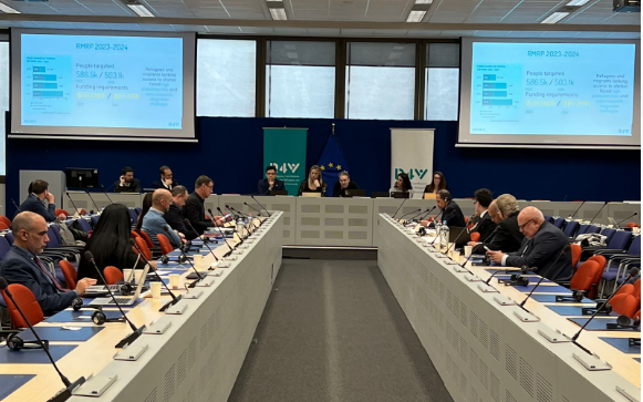 Plataforma_R4V's tweet photo. "Trabajar en la búsqueda de soluciones permanentes de alojamiento en los barrios empobrecidos de los países de acogida nos permite combatir la xenofobia y promover la integración de las personas refugiadas y migrantes 🇻🇪", @ElkinVelasquezM @UNHABITAT https://t.co/1J8s03T1LZ