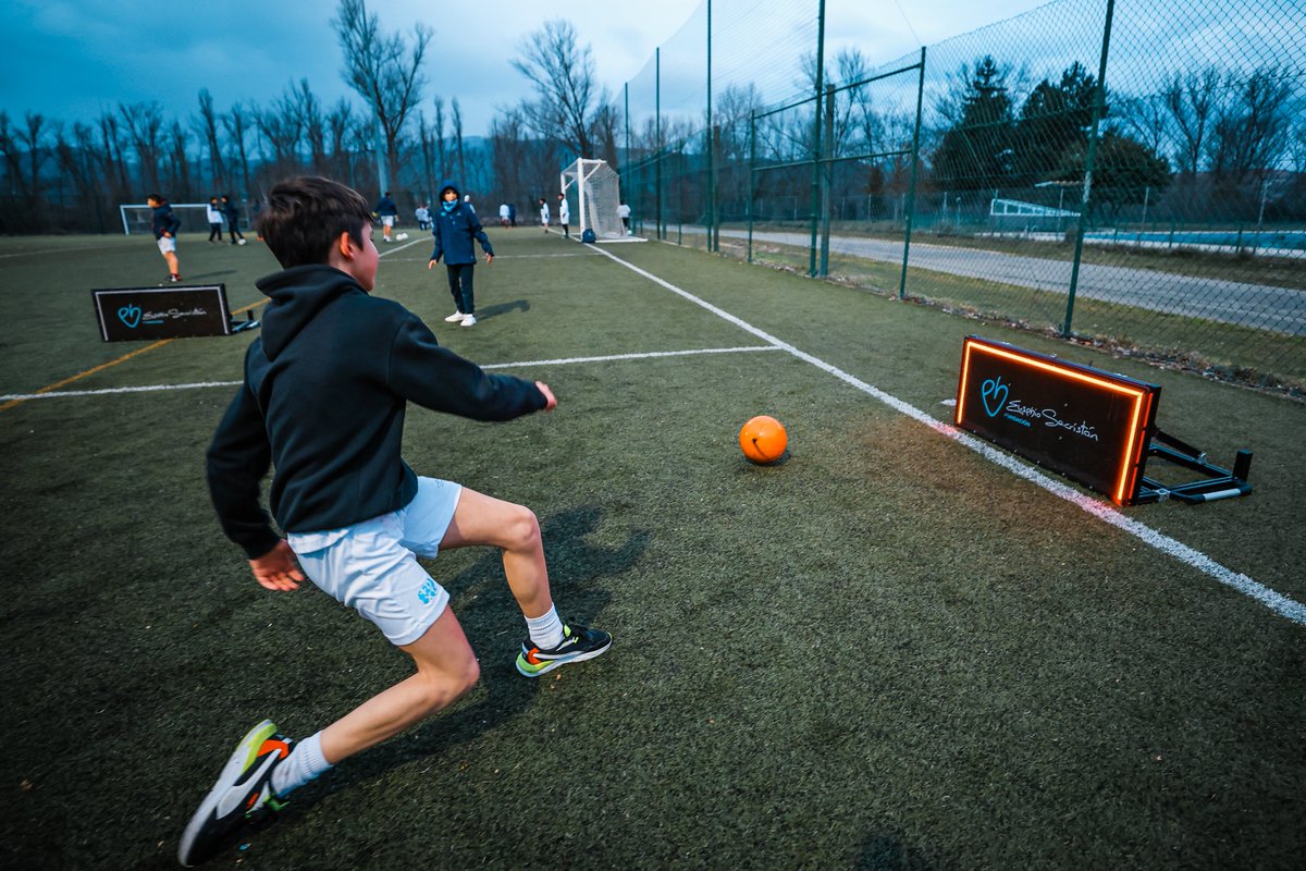 VoonSports's tweet photo. 💪 Estamos orgullosos de colaborar con la @ESFundacion  que trabaja para fomentar la inclusión y pasión por el deporte y apoyar el desarrollo de los jóvenes. 🙌🏼

#FundaciónEusebioSacristán #TechnologyForTraining #VoonSports #InspirePerformance https://t.co/iIRig8skqP