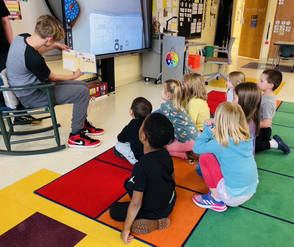 mrsrinehart1's tweet photo. To celebrate #PiDay23 our 8th grade @saylerparkjags visited the Kindergarten classrooms + read Happy Pi Day by Dr. Seuss! @IamCPS #BeBetterJags #CPSandMe https://t.co/yWo5Kau0Wr