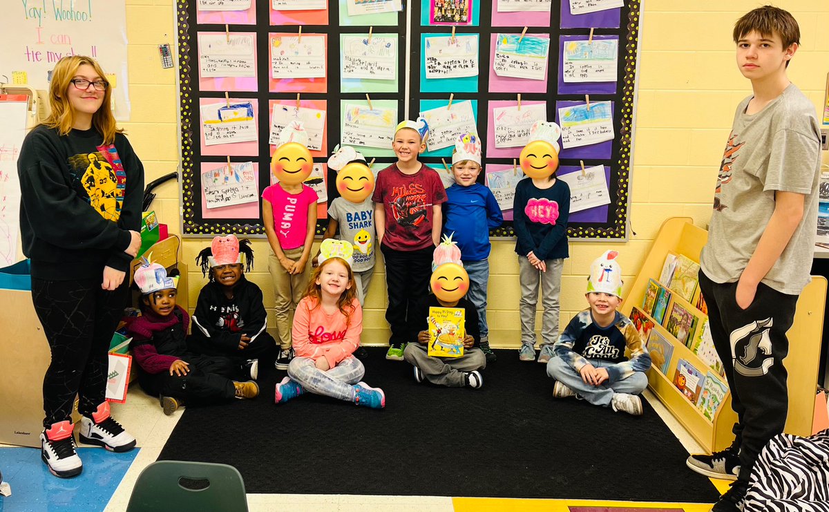 mrsrinehart1's tweet photo. To celebrate #PiDay23 our 8th grade @saylerparkjags visited the Kindergarten classrooms + read Happy Pi Day by Dr. Seuss! @IamCPS #BeBetterJags #CPSandMe https://t.co/yWo5Kau0Wr