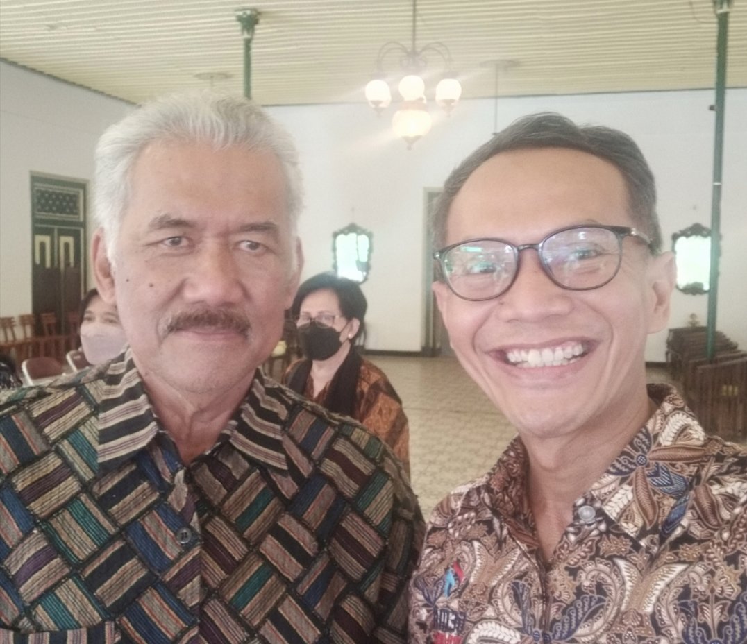 yudhika79's tweet photo. Satu... Memang Jempol
Ketum @cakimiNOW dapat salam dari Ketuanya dulu
@agussulis_ @UmaruddinM @Joemakir1
#gondokusuman
#danurejan
#pakualaman
#jetis
#gondomanan
#wirobrajan
#yogyakarta
#jogja24 https://t.co/yBIBr5Upmq
