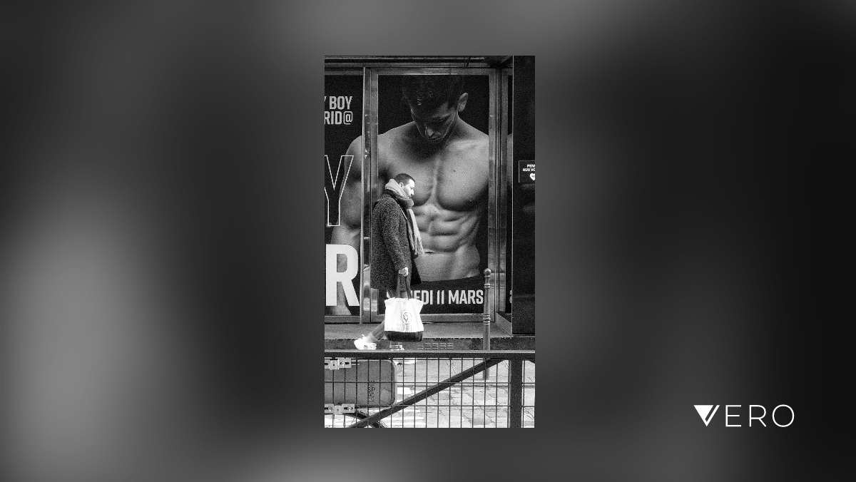 geometre18's tweet image. #Monochrome #WesternScript #Portrait #Indoors #Text #People #Black #street #streetpjotography #sexy #paris vero.co/geometre18/N-4…