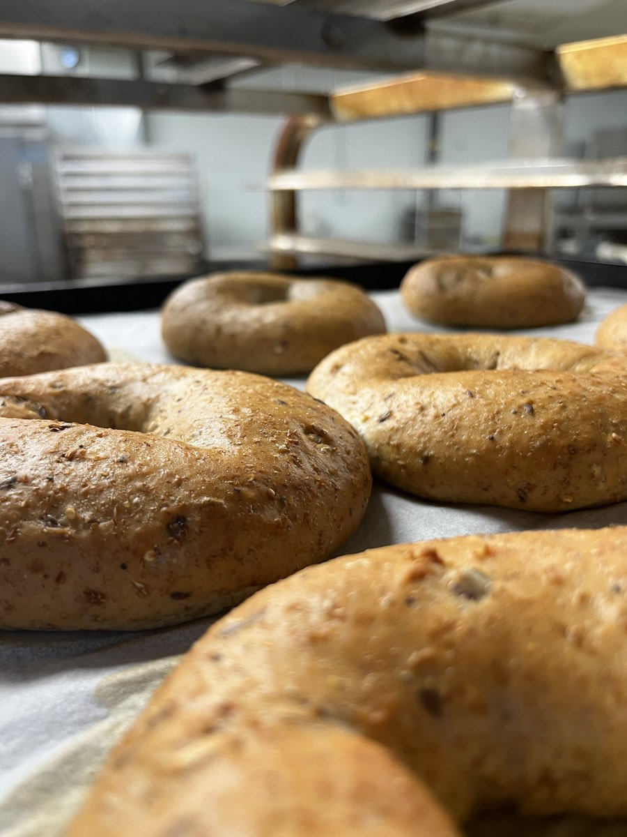 stonehearthbkry's tweet image. Who needs friends when you can spend time with bagels. Or is that just us? Wait, are bagels better with friends!? 😵‍💫🥯

#bagels #multigrainbread #bakersgonnabake #bakerylife #coolingoff #halifaxns