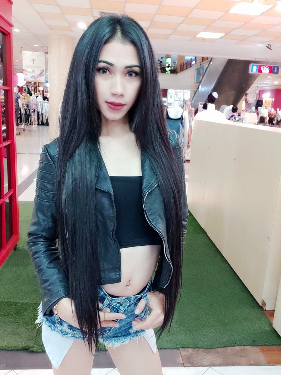 Jocko on Twitter: "Ladyboy Putri rocks ️ @putsh3mal3 Cirebon ️ #ladyboy